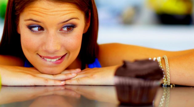 reduz a fome e a vontade de comer doces chocolate