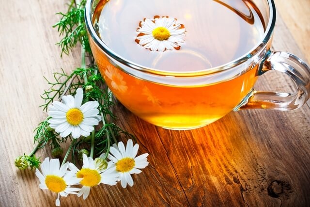 chá para combater a insônia nutriela camomila